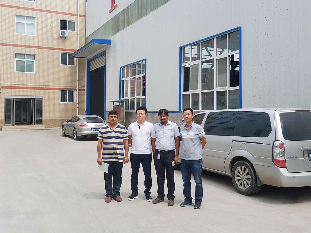 九龍機(jī)械與巴基斯坦客戶合作