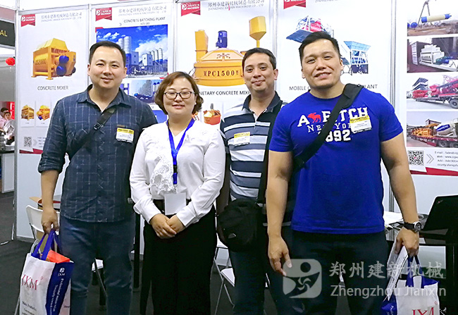 建新機(jī)械多年的菲律賓老客戶，購買了很多混凝土攪拌設(shè)備